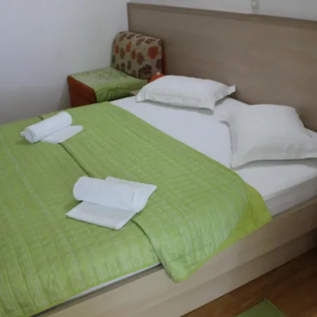 Pansion Franka Apartment *