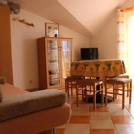 Pansion Franka Apartment Brist
