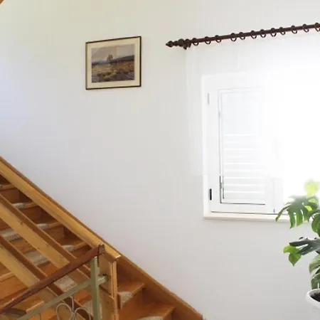 Pansion Franka Apartment Brist