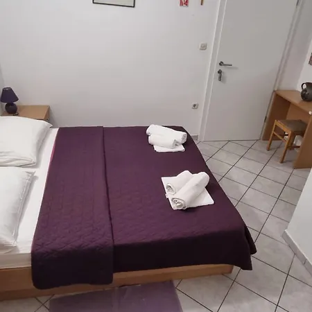 Pansion Franka Apartment *
